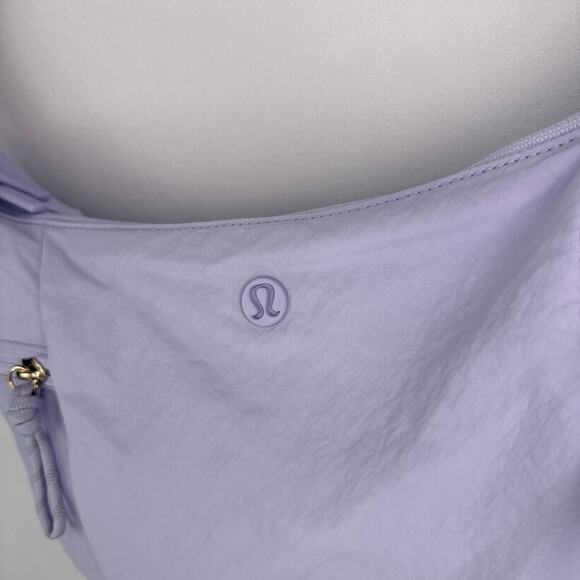 Lululemon Slouchy Sling Bag 6L - Picture 4 of 11